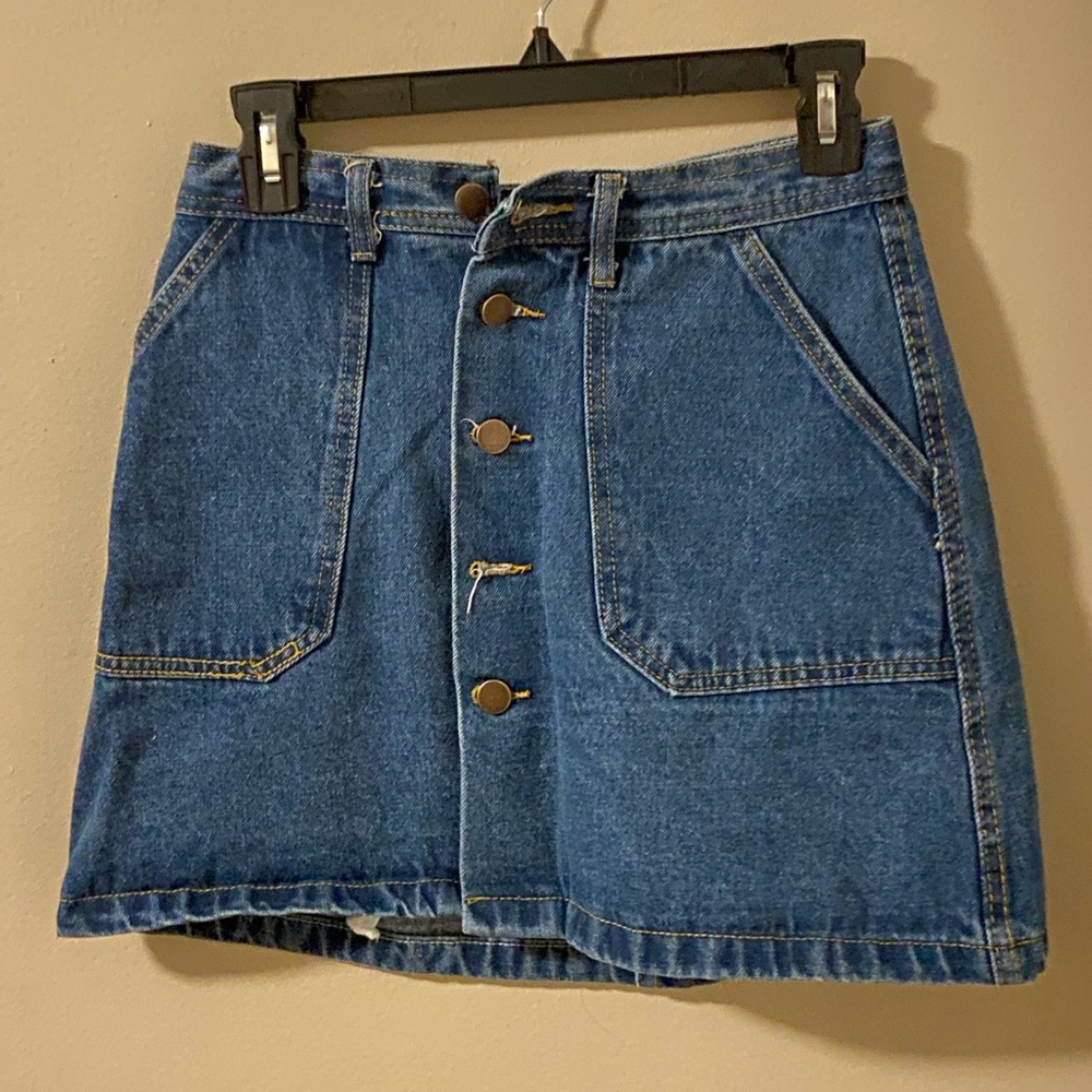 Adorable button up jean skirt!!